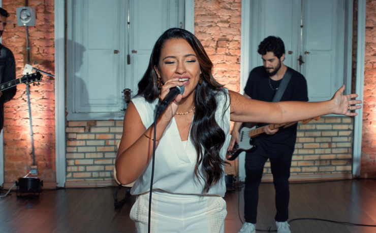 Bruna Martins lança “Milhões de Motivos”, agradecendo a Deus em canção