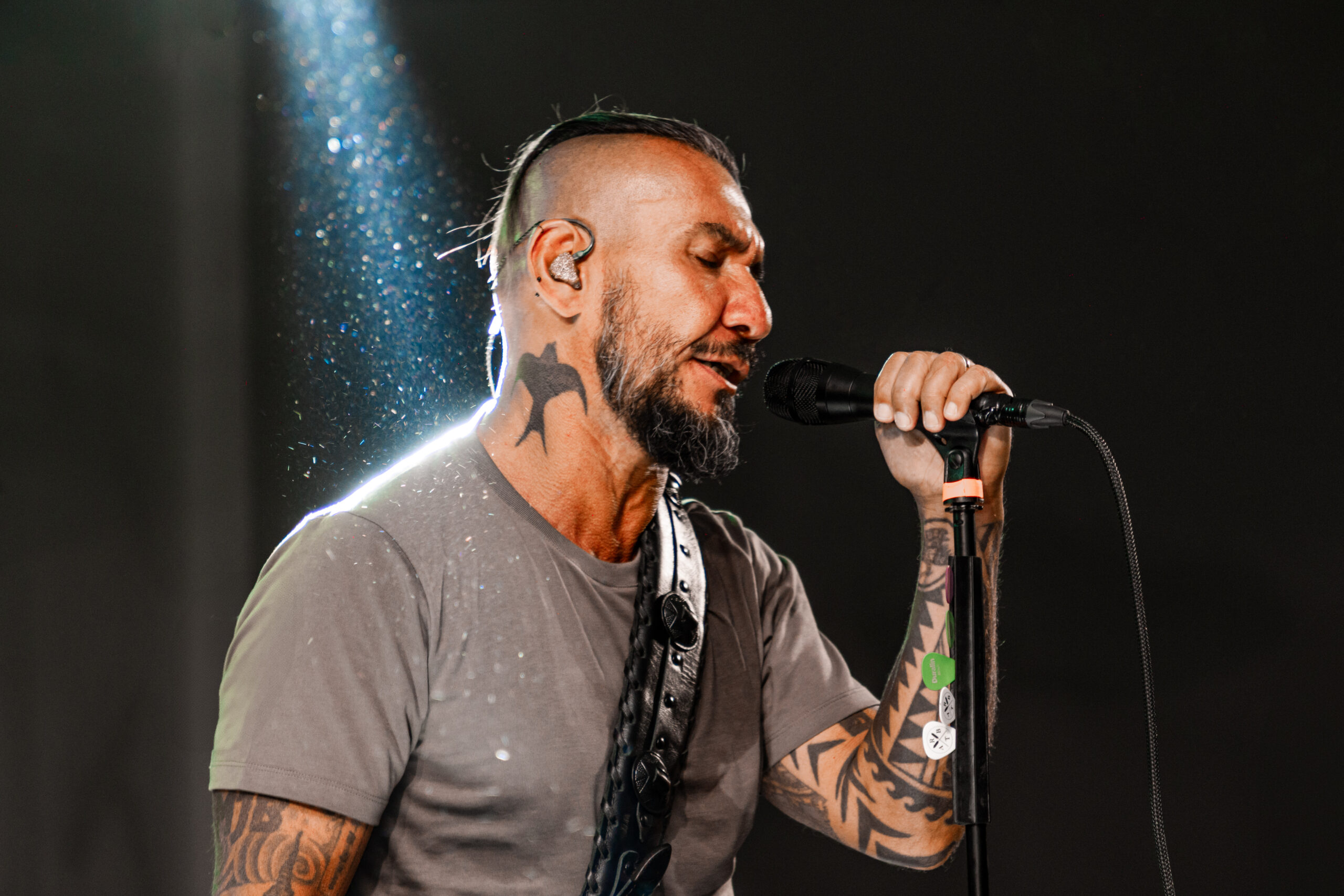 Rodolfo Abrantes se apresenta em Belém, do Pará, com show da Microfonia Tour