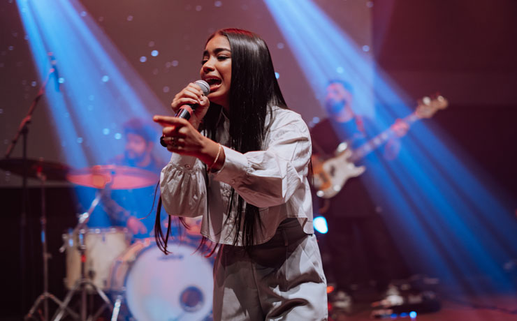A Gospel Music Brasil estreia o projeto “Sessions” com a canção “Em Todos Os Lugares”, na voz da talentosa Esther