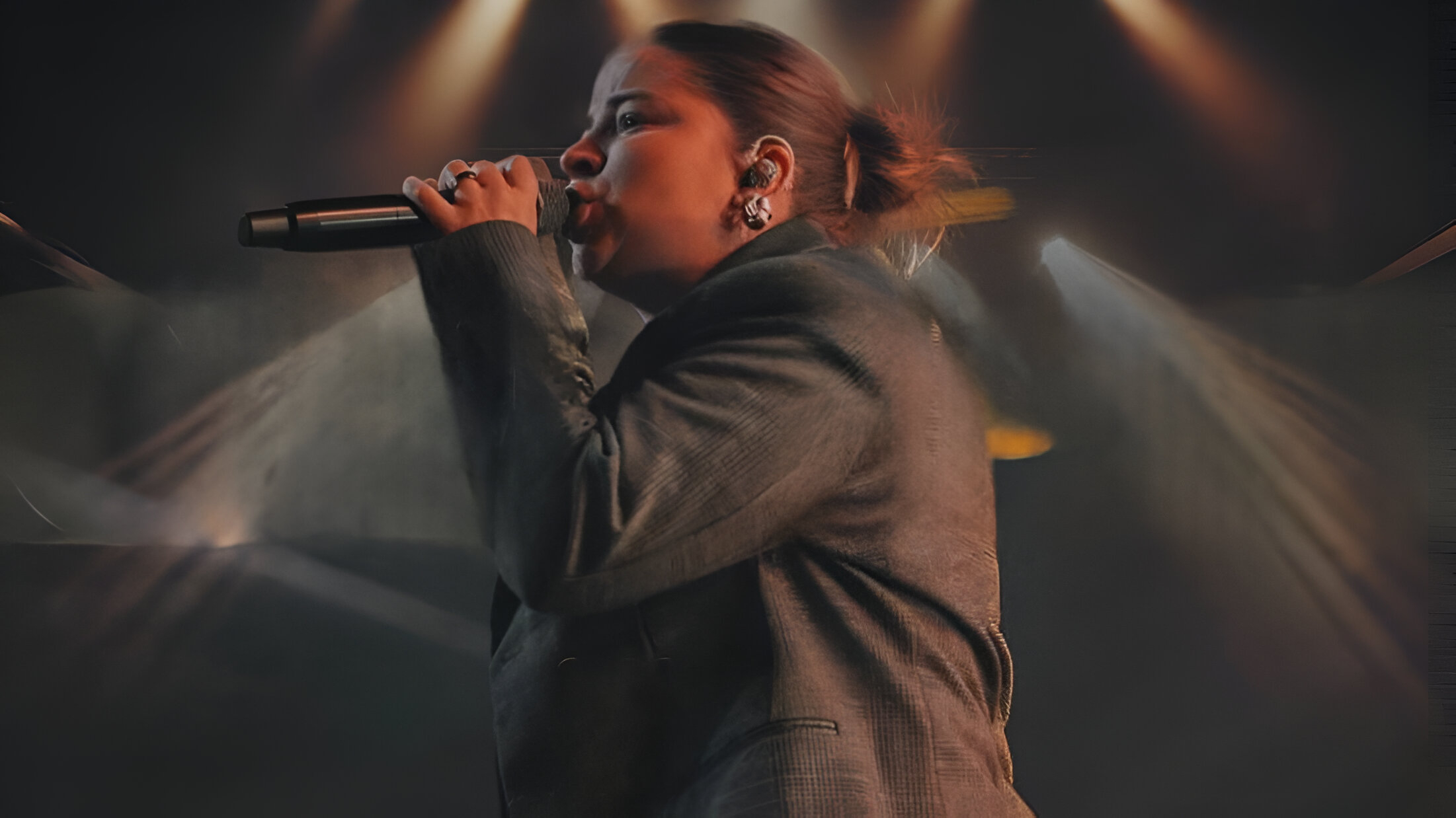 Carol Braga lança “Como Flecha – AO VIVO” e reafirma sua missão com uma geração cheia de propósito e fé