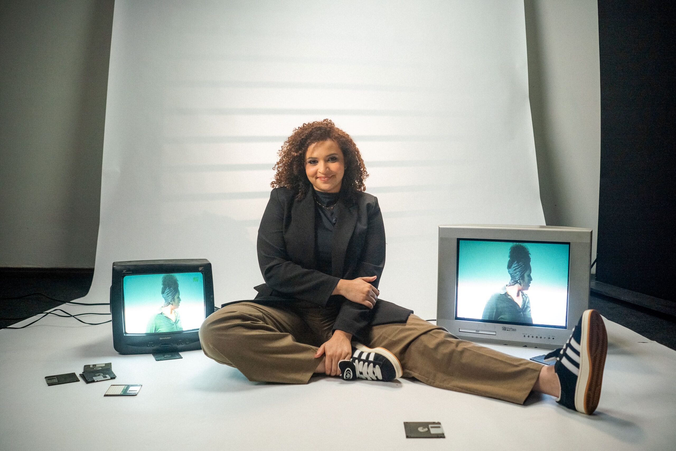 Após viralizar na internet, Milena Pina aposta em um pop leve e envolvente na canção “Um Conselho”