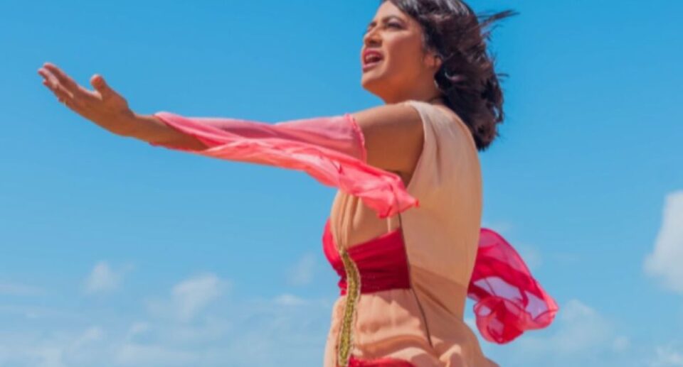 Sandra Di Paula lança a canção “Enche Este Lugar”, restauração na presença de Jesus