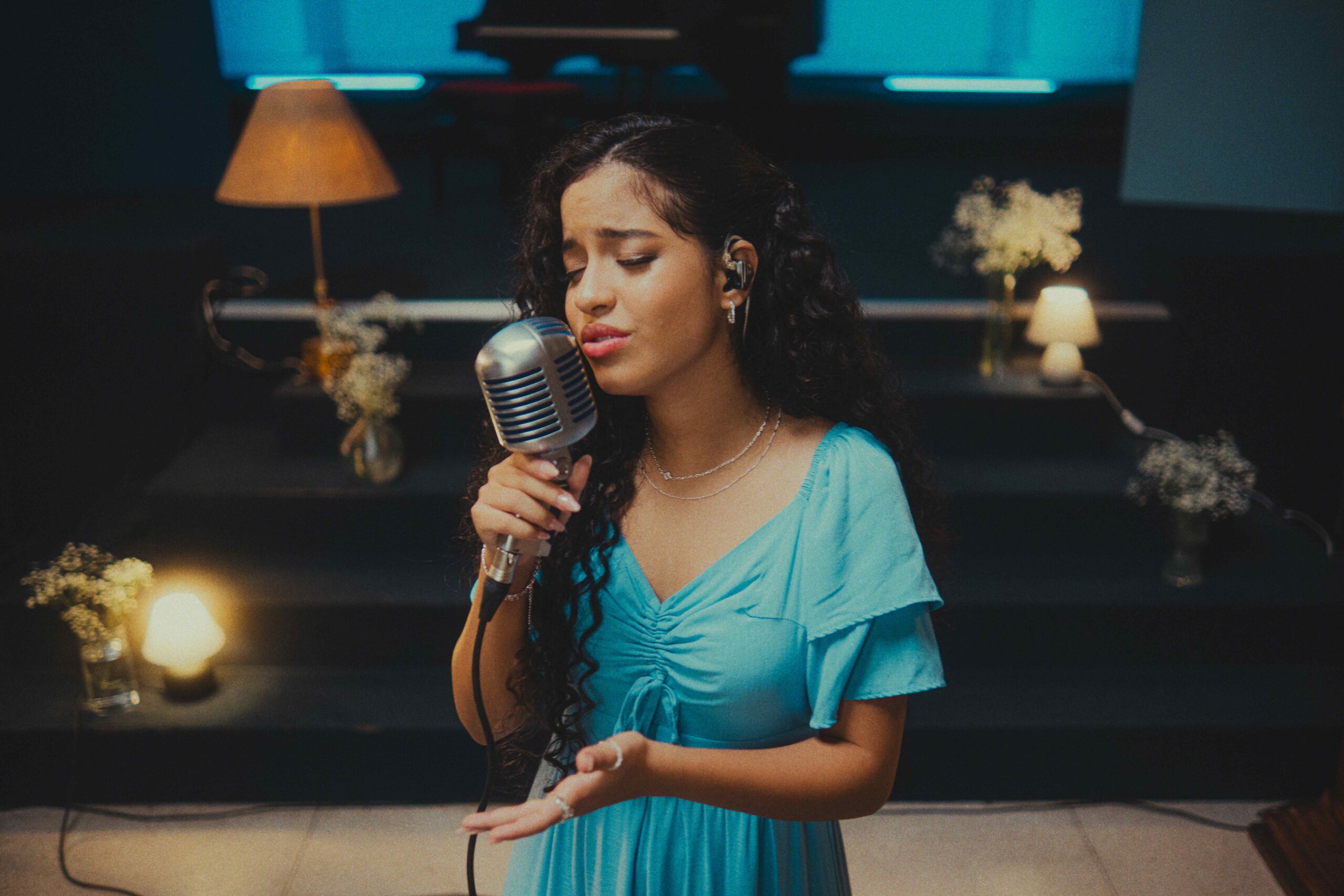 Gaby Cardozo lança a canção “Eu Já Te Pertencia”, composição de Anderson Freire