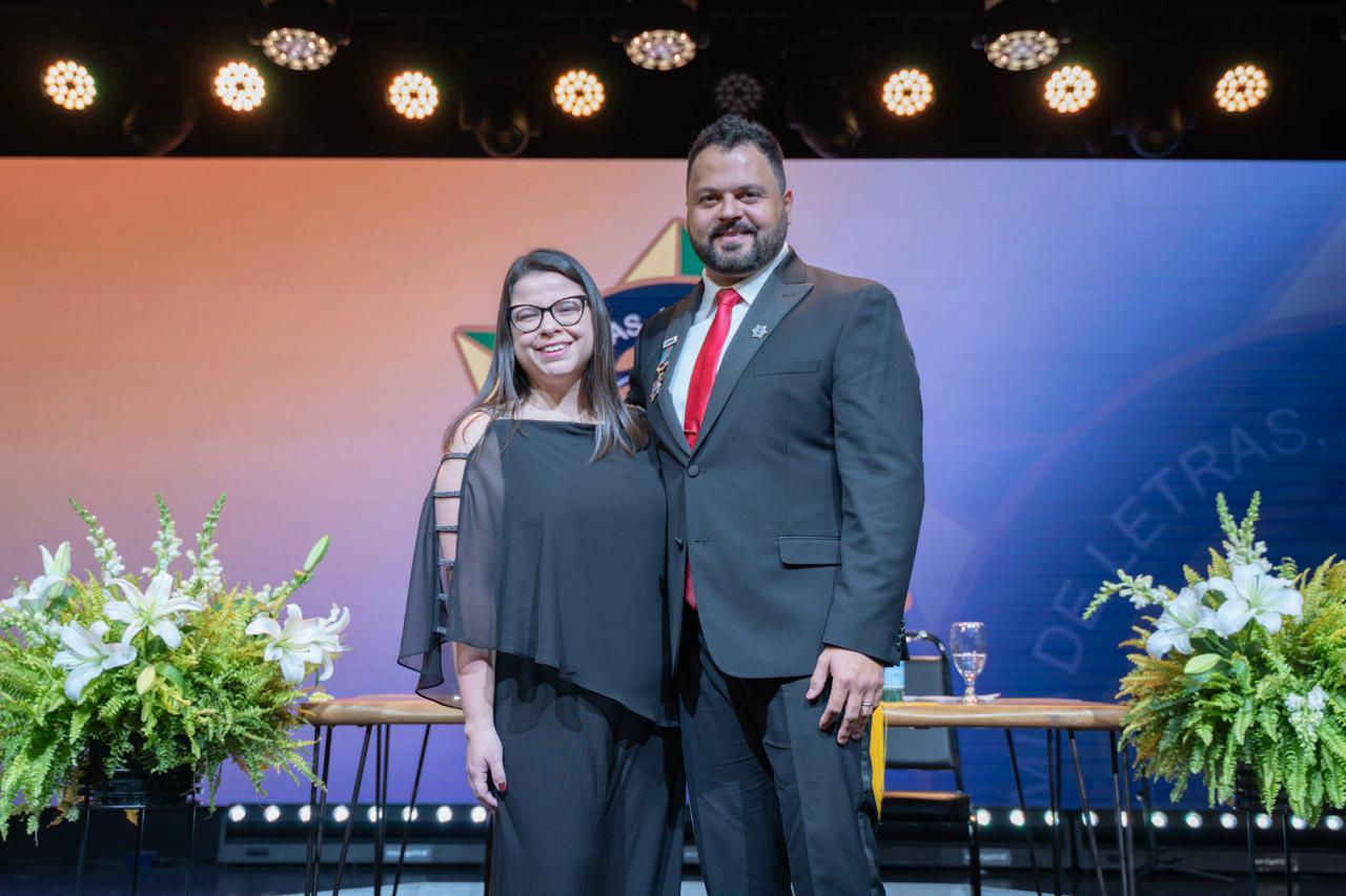 Klebson Kollins, cantor brasileiro residente em Atlanta (USA), recebe título de Grande Embaixador da Academia de Letras, Artes e Cultura do Brasil nos EUA
