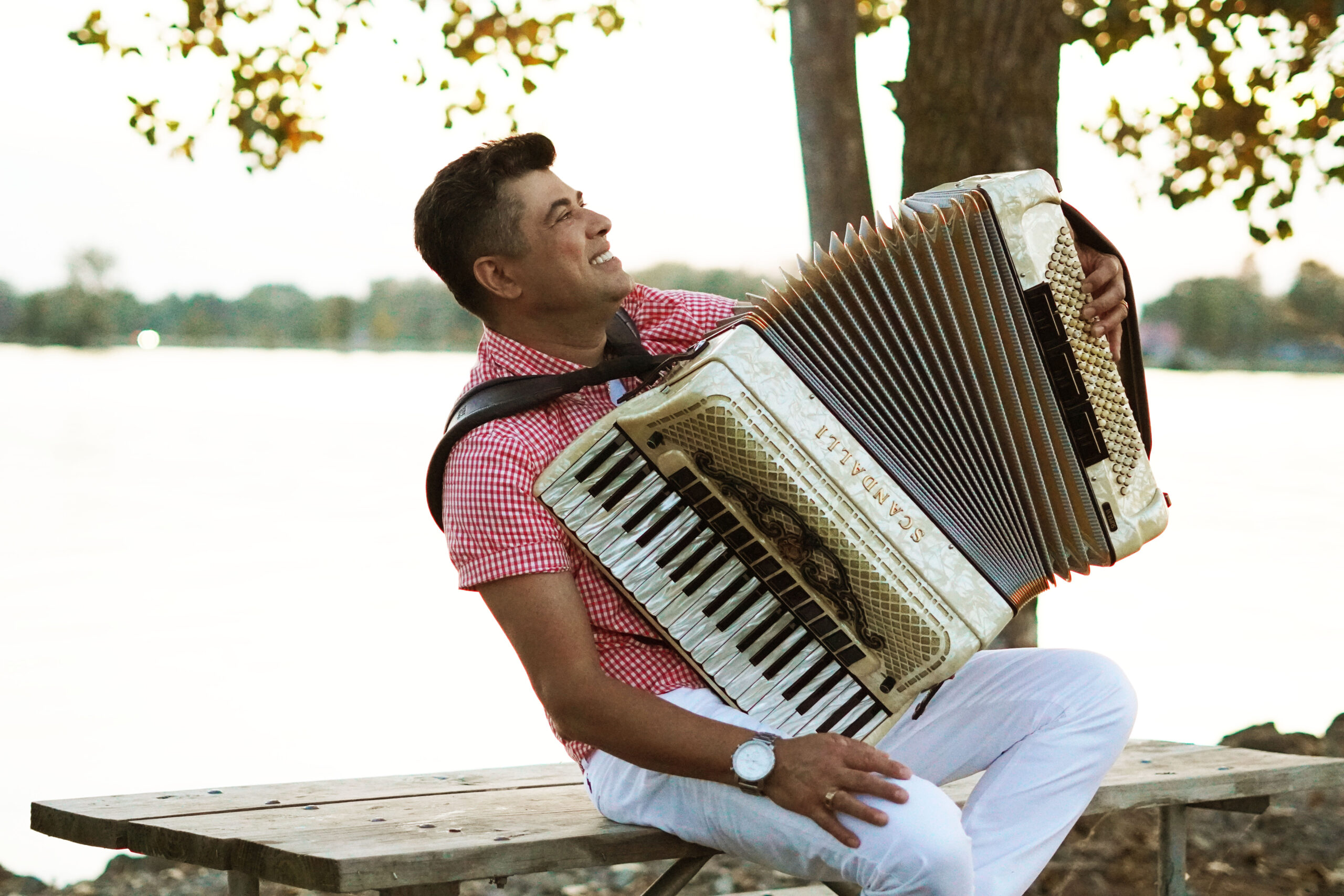 Lenno Maia lança nova versão de “Videira”, sucesso do saudoso pastor Cláudio Claro