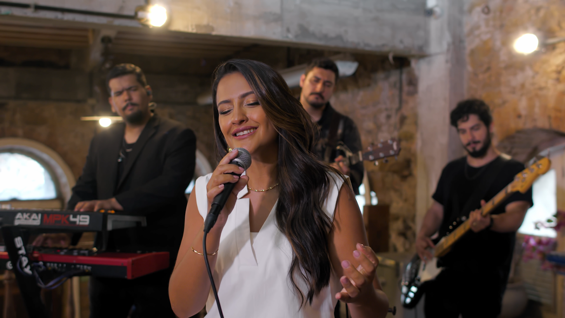 Bruna Martins lança “Nova Canção”, gratidão e adoração em melodia e letra
