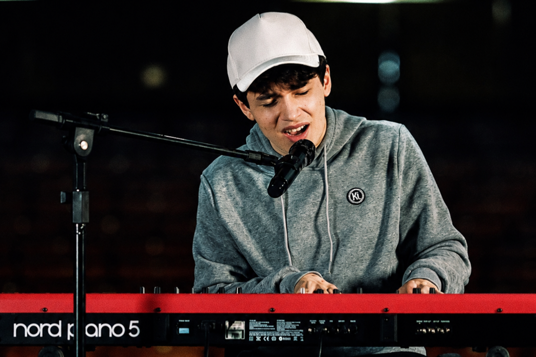 Nicolas Henrique lança versão deluxe de “Quando Todo Mundo Foi Embora Deus Ficou” 