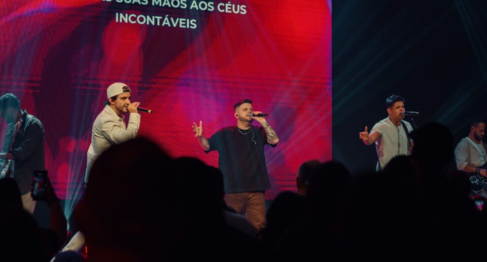 Ministério Mergulhar, AtituD e Filipe Lancaster celebram os feitos do Senhor em “Incontáveis (Ao Vivo)”